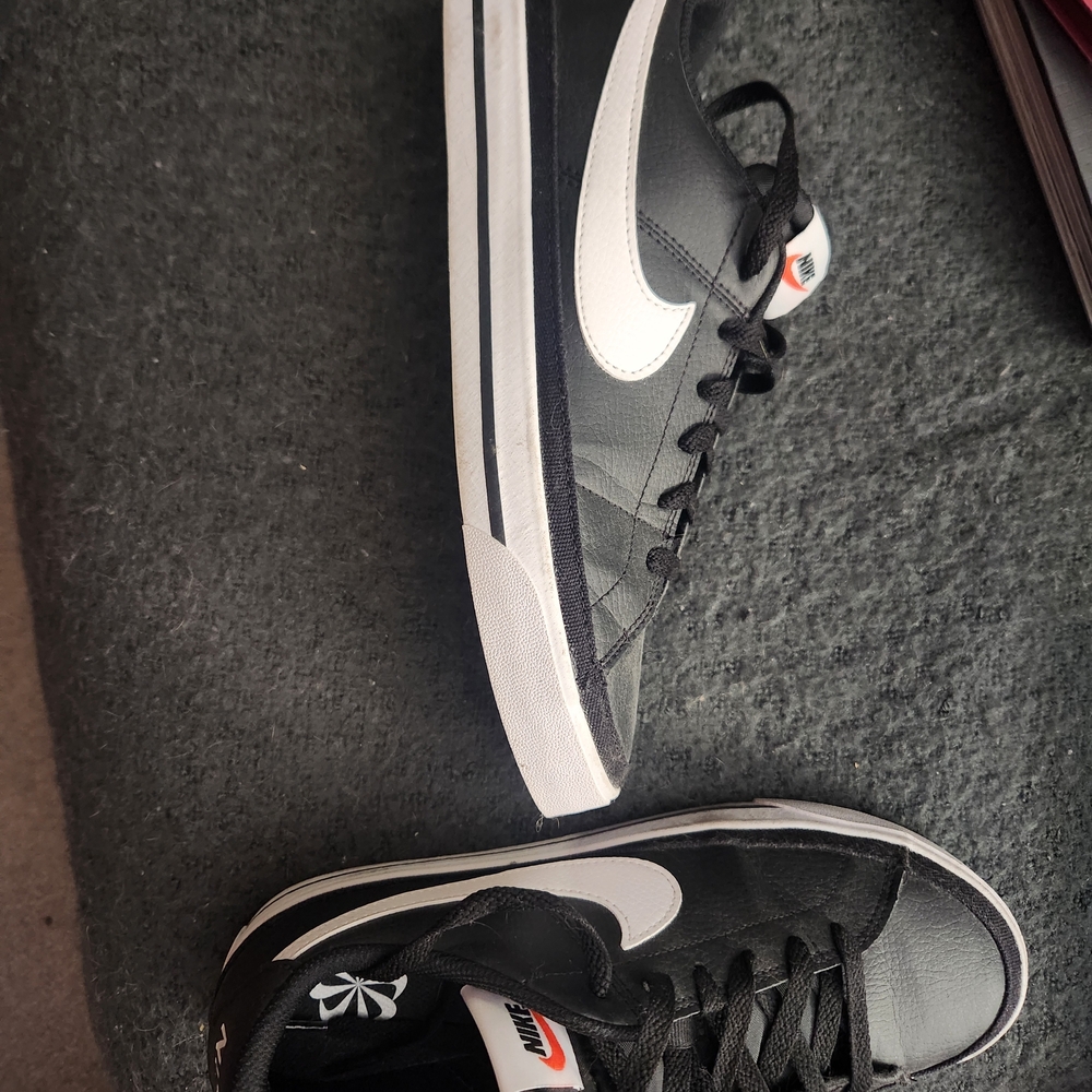 Nike Men's Black and White Sneakers